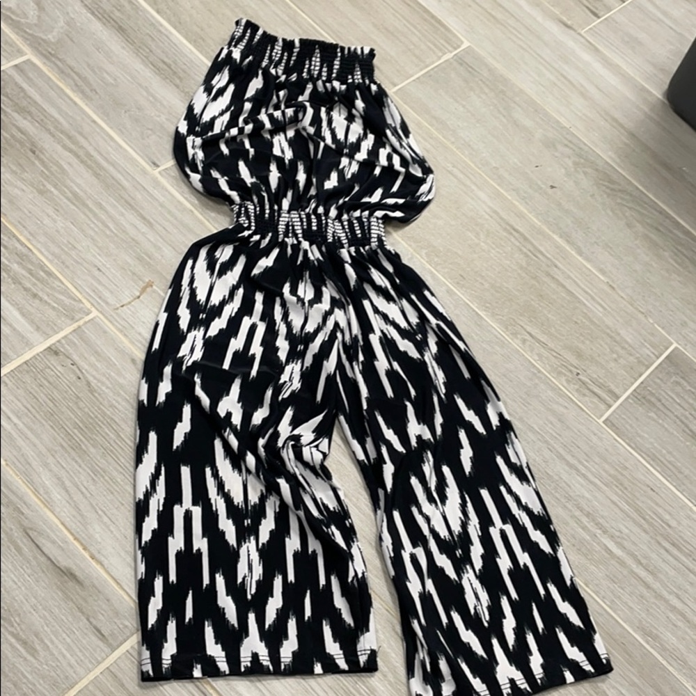 Girls stretchy romper wide leg size 4- so Nikki